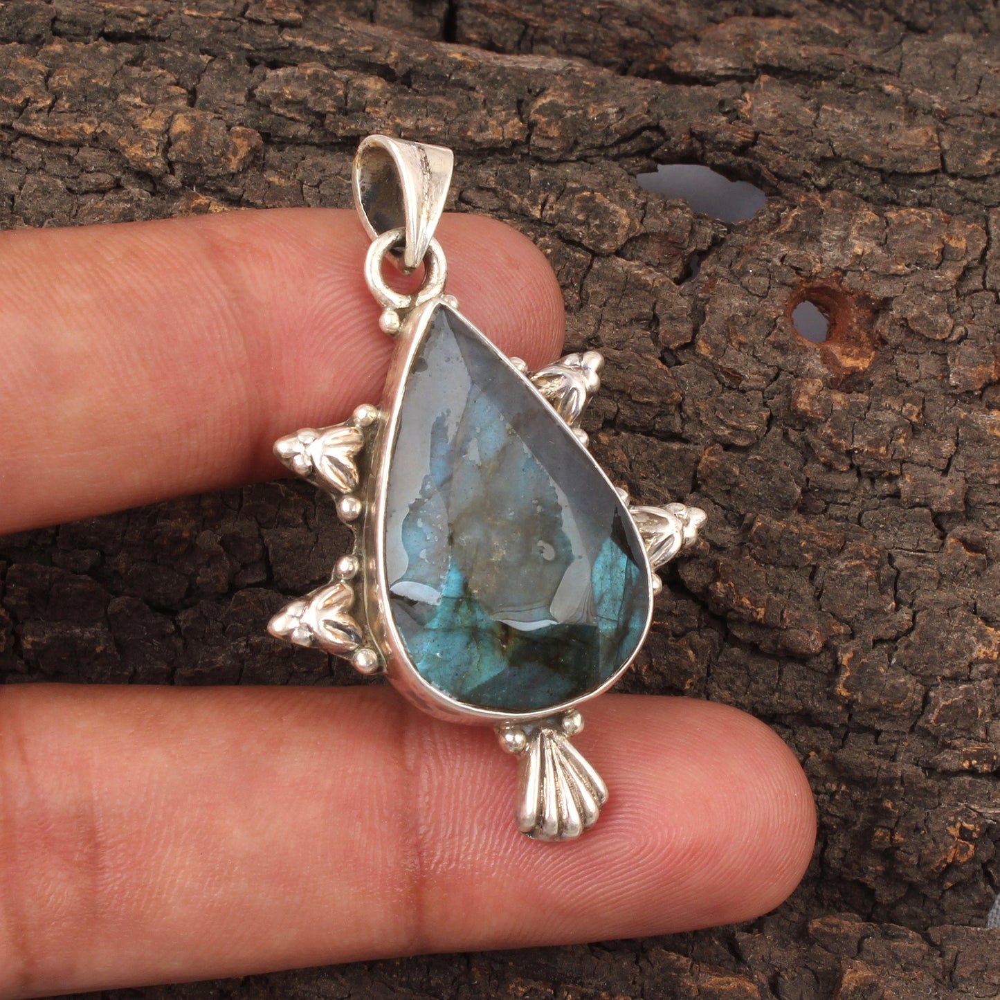 Natural Labradorite Gemstone Pendant Handmade 925 Sterling Silver Jewelry Pendant Motif Silver Jewelry For Gift