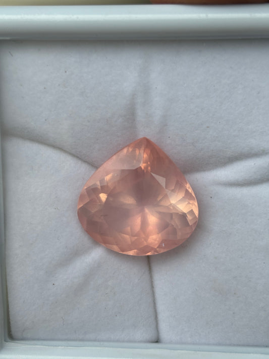 Rose quartz 25 cts HEART