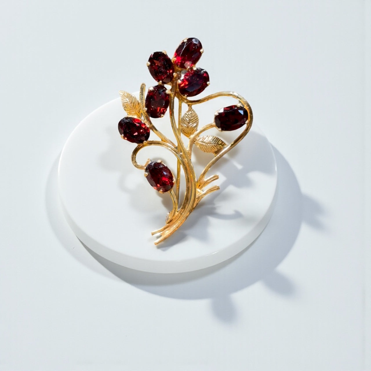18kt gold garnet brooch