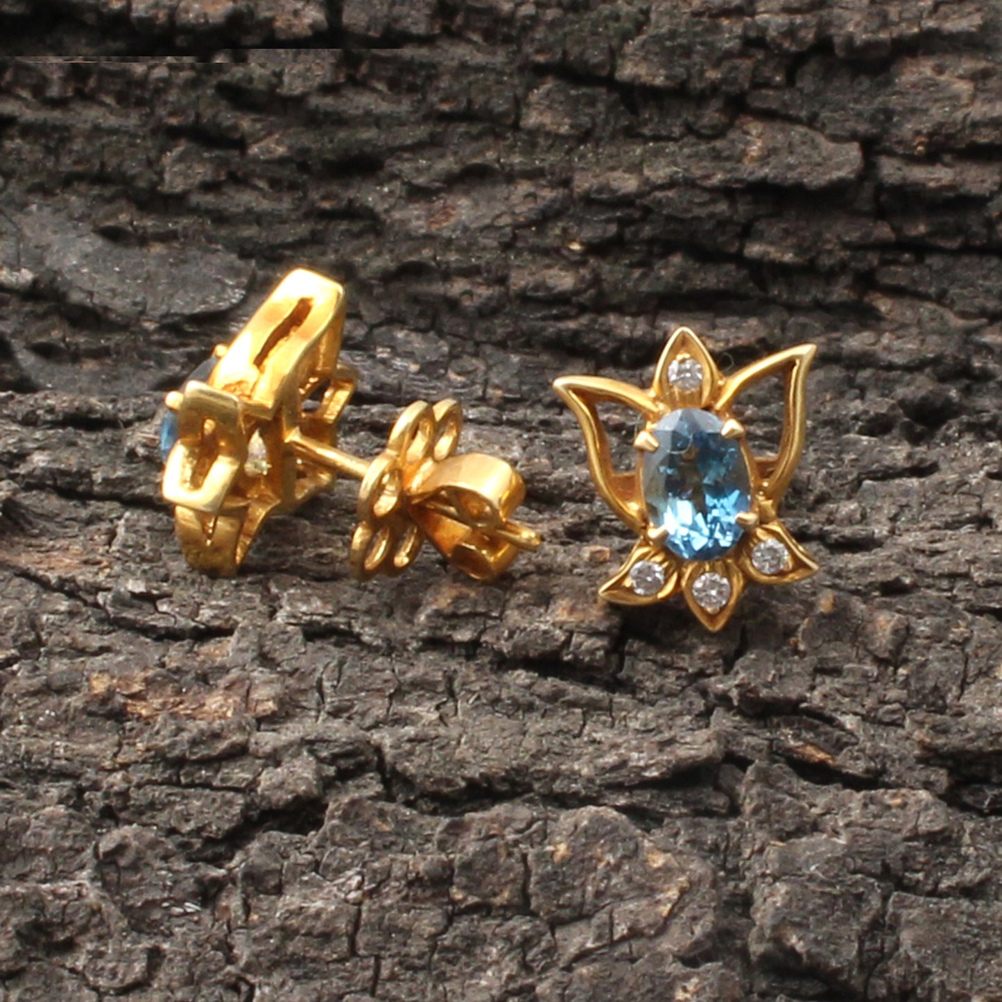 Aquamarine And Diamonds Gold Earring