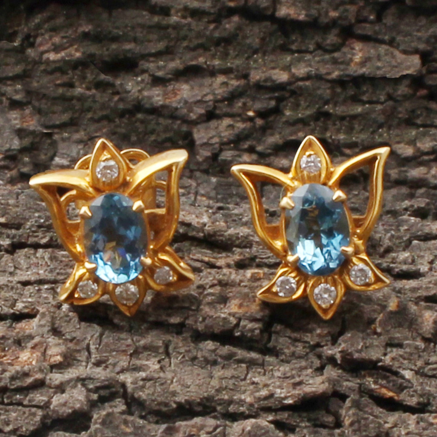 Aquamarine And Diamonds Gold Earring