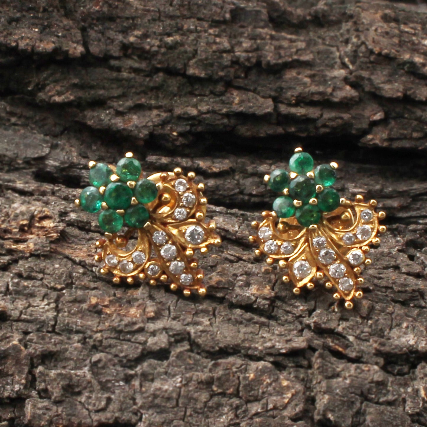 Emerald And Diamonds Gold Earring