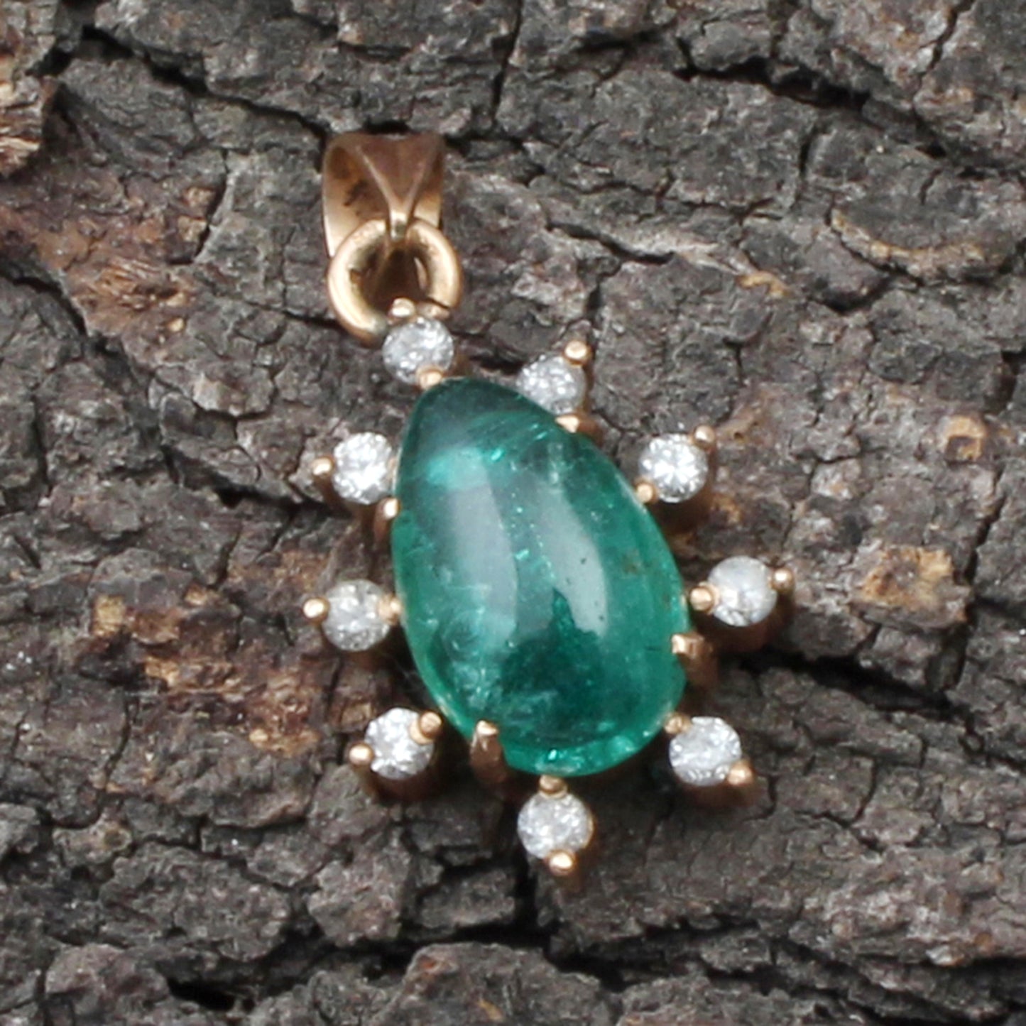 Emerald And Diamonds Gold Pendant