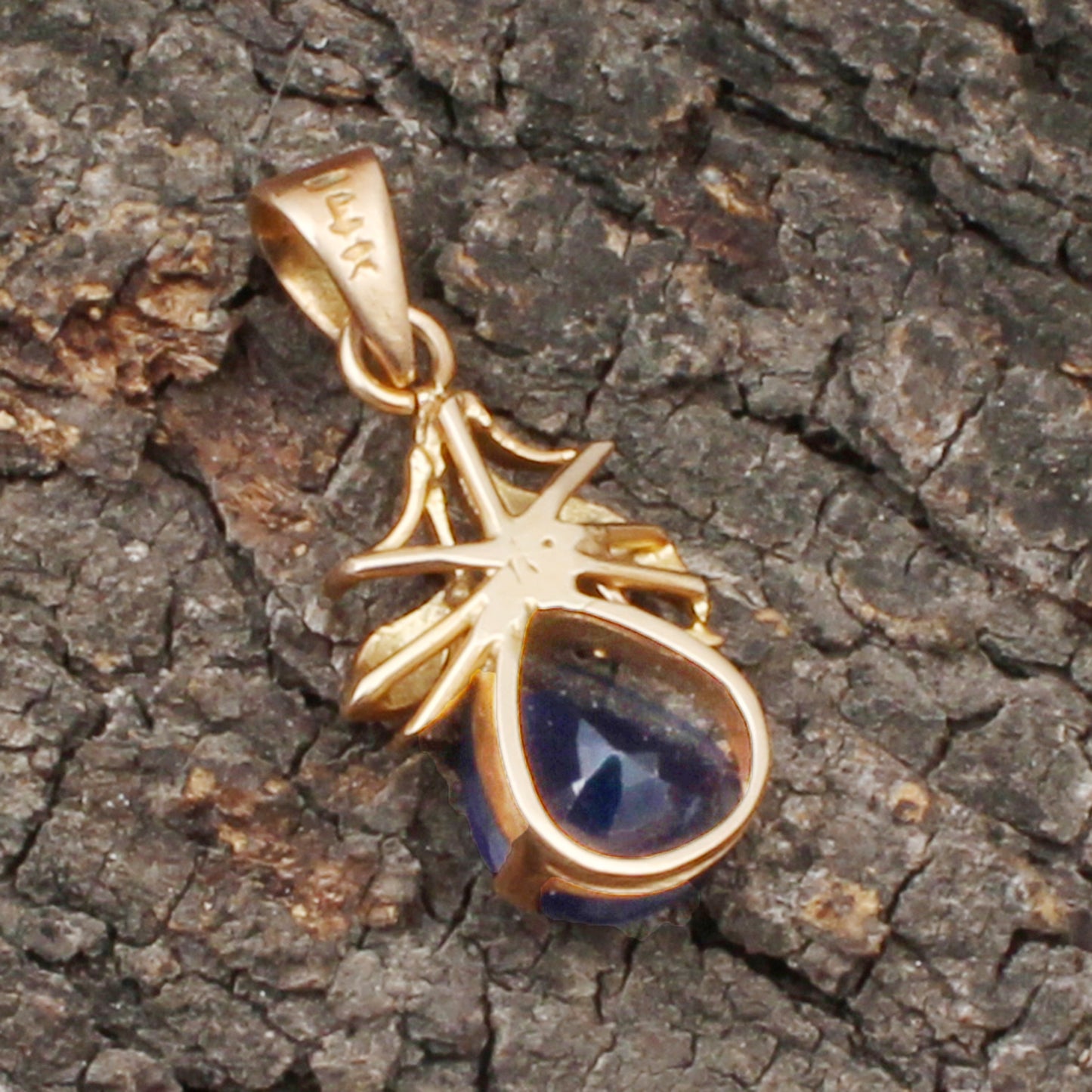 Sapphire Gold Pendant