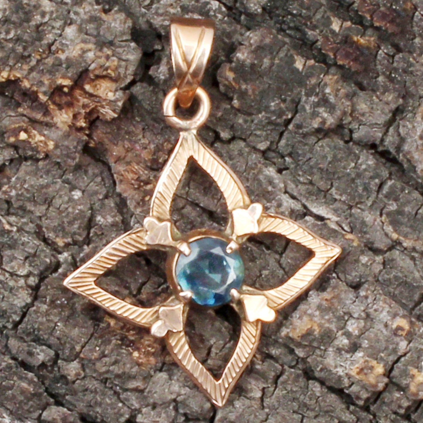 Sapphire Gold Pendant