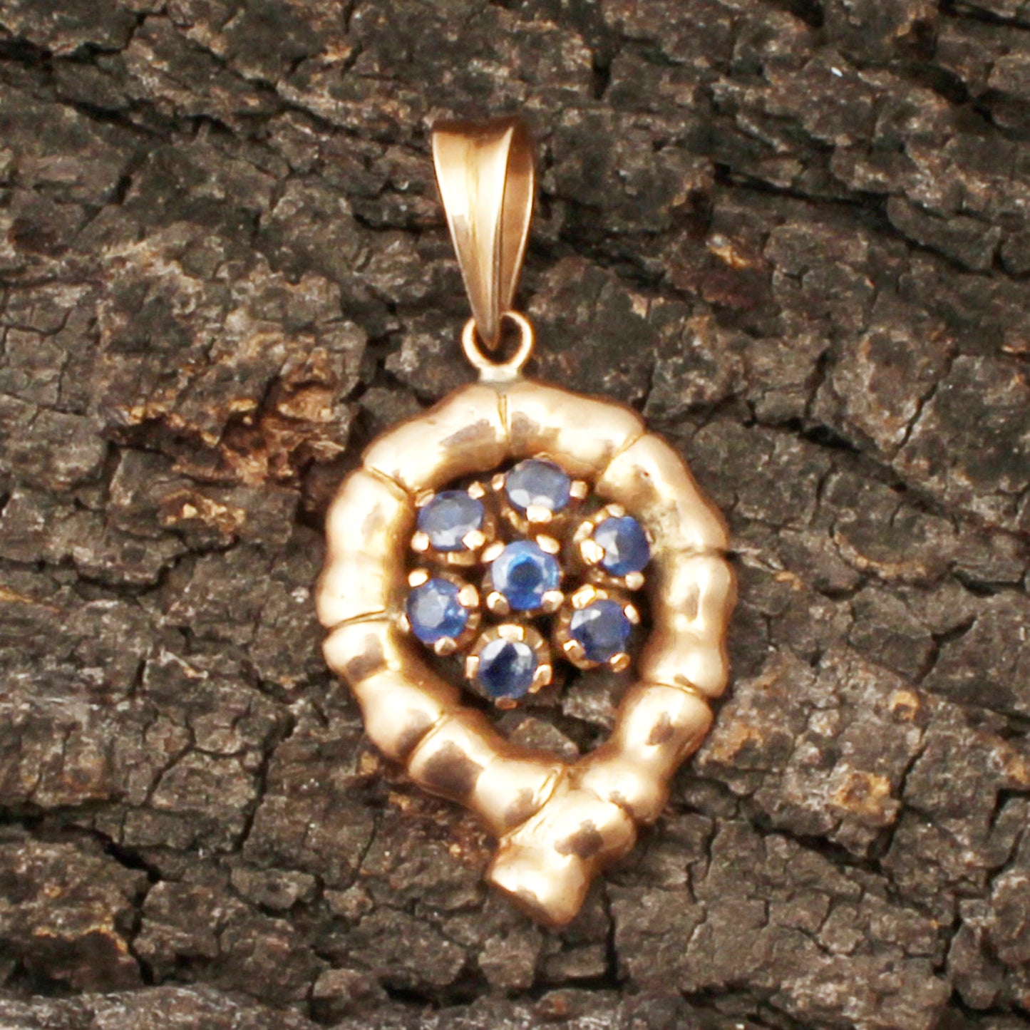 Sapphire Gold Pendant