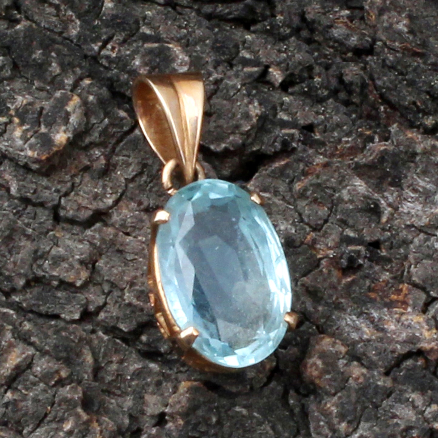 Aquamarine Gold Pendant