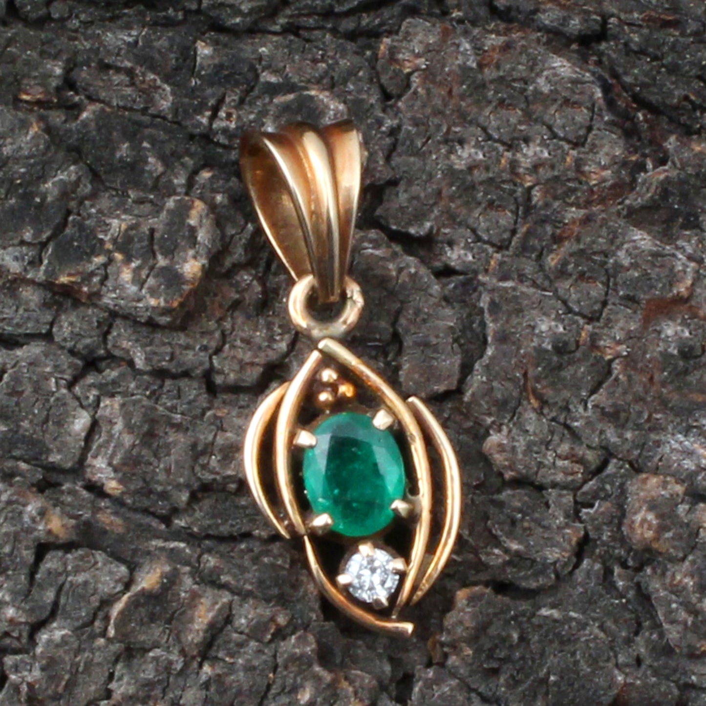 Emerald And Diamonds Gold Pendant