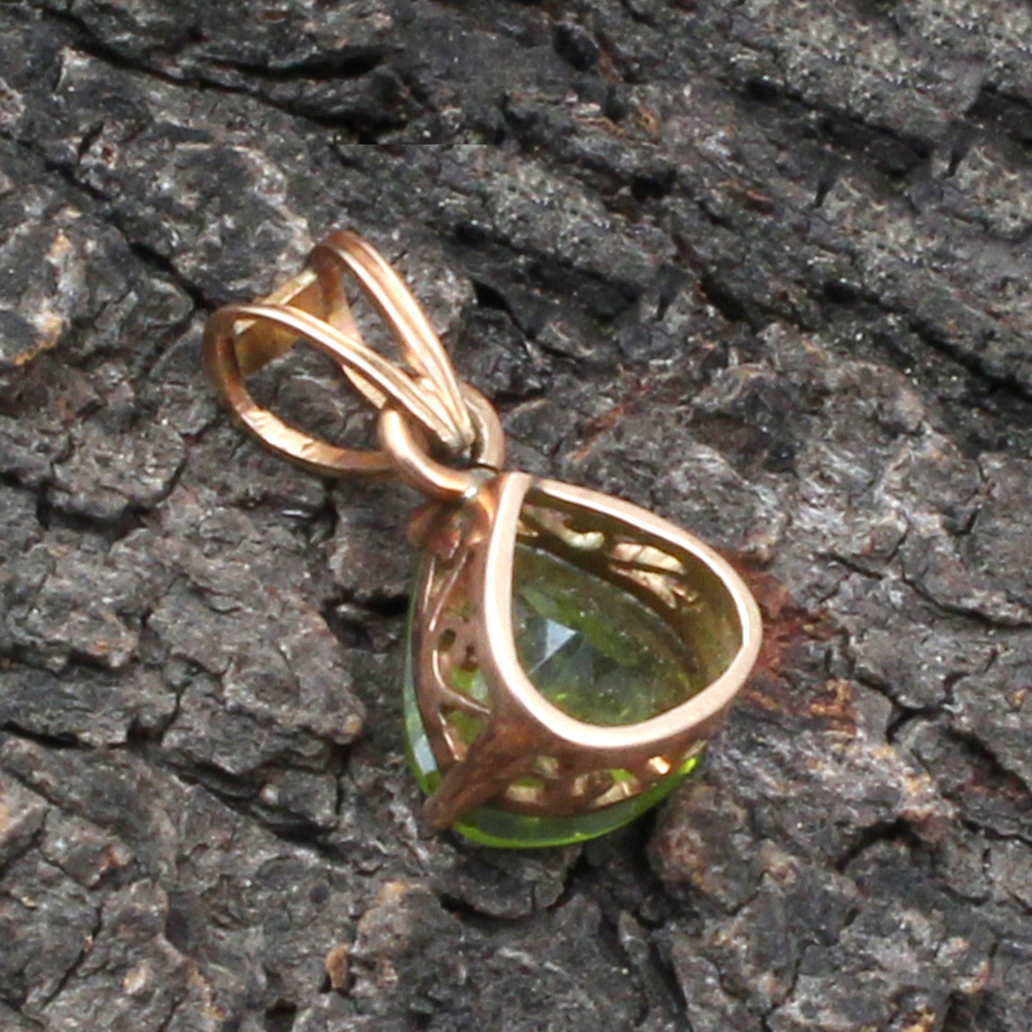 Peridote Gold Pendant