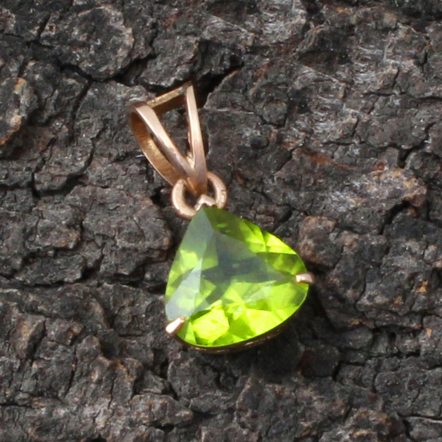 Peridote Gold Pendant