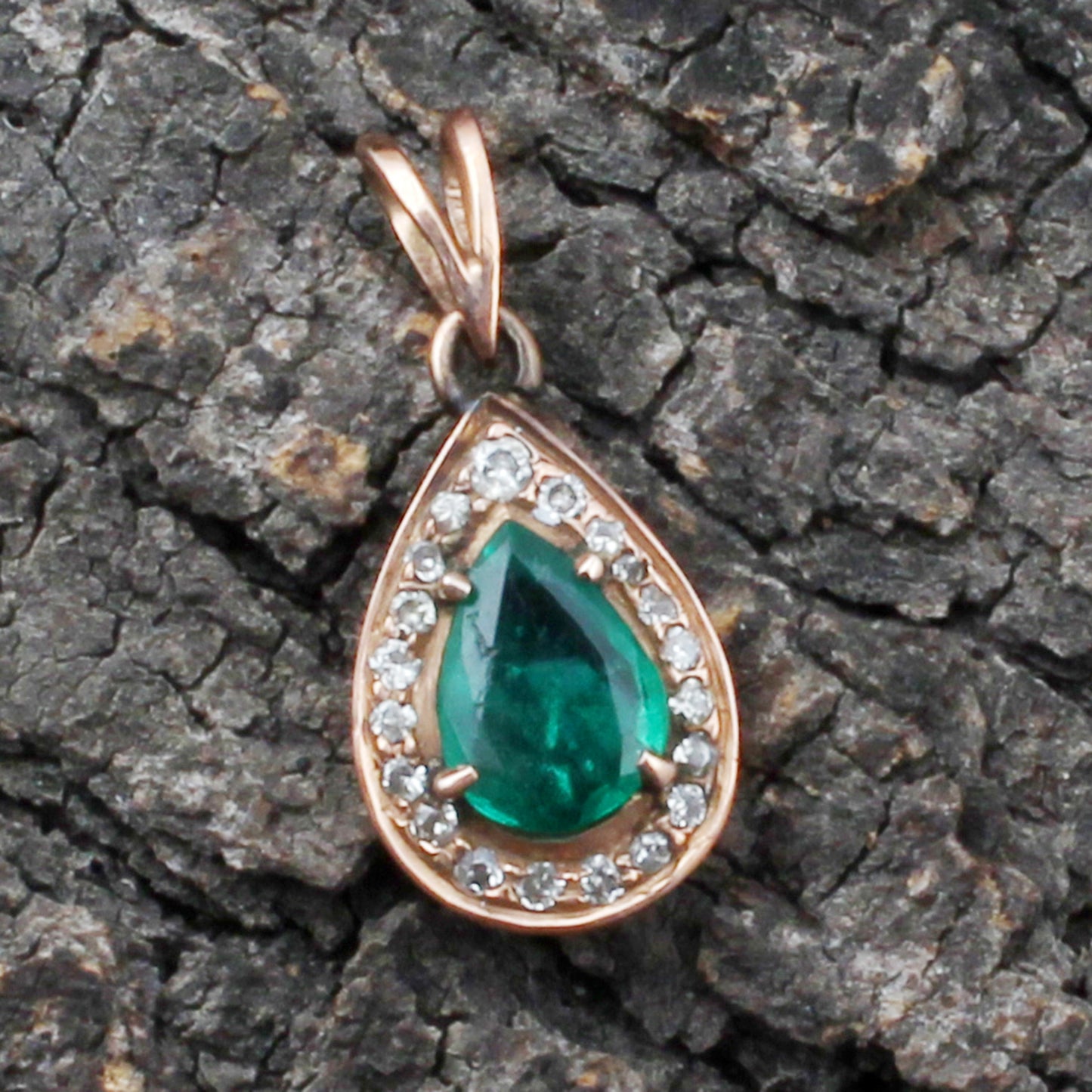 Emerald And Diamonds Gold Pendant