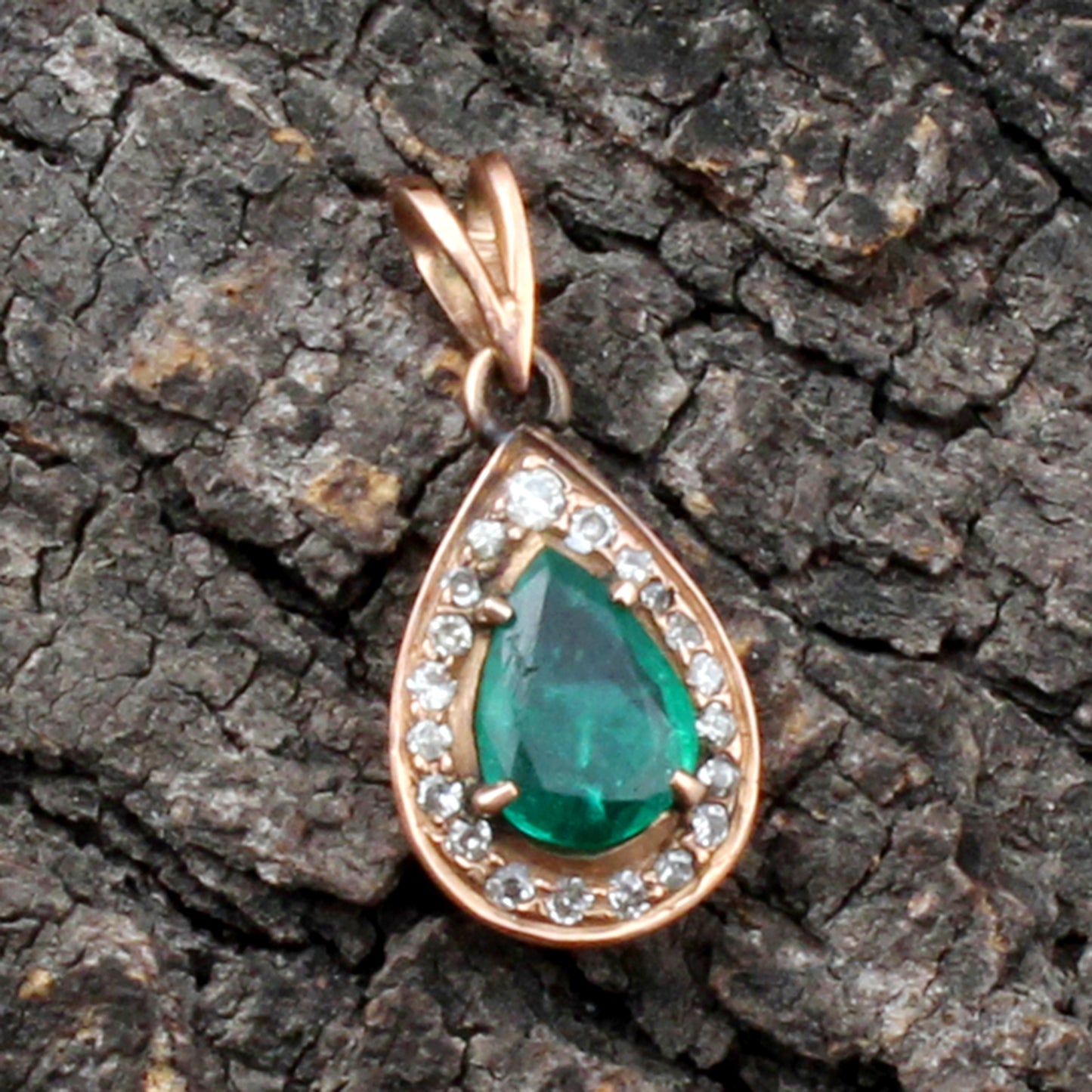 Emerald And Diamonds Gold Pendant