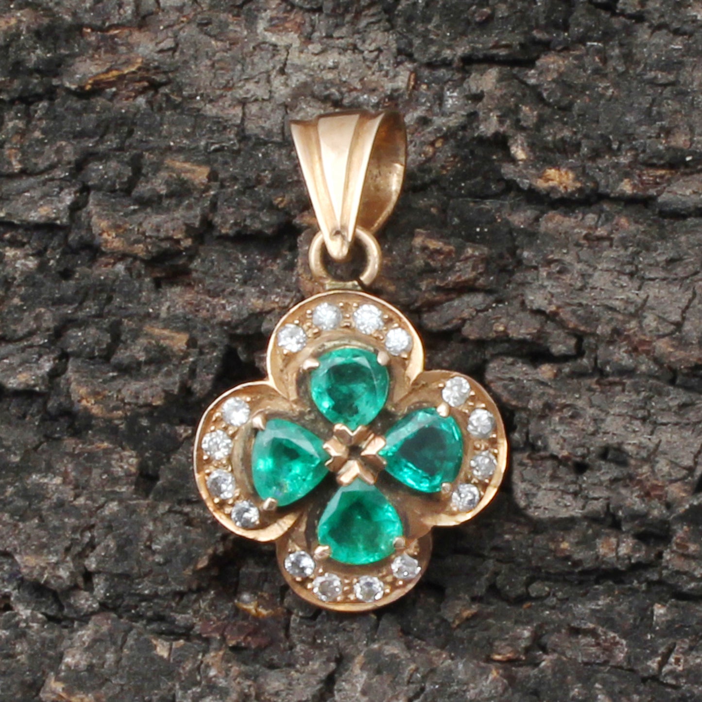 Emerald And Diamonds Gold Pendant