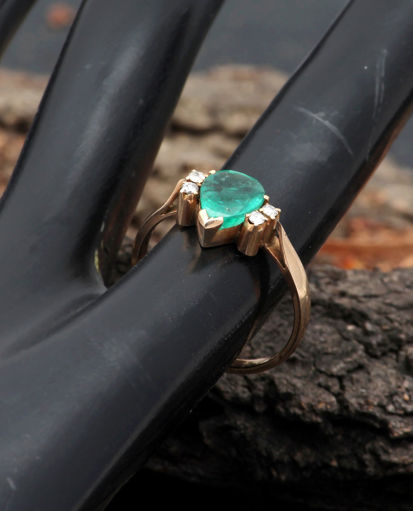 Emerald And Diamonds Gold Ring