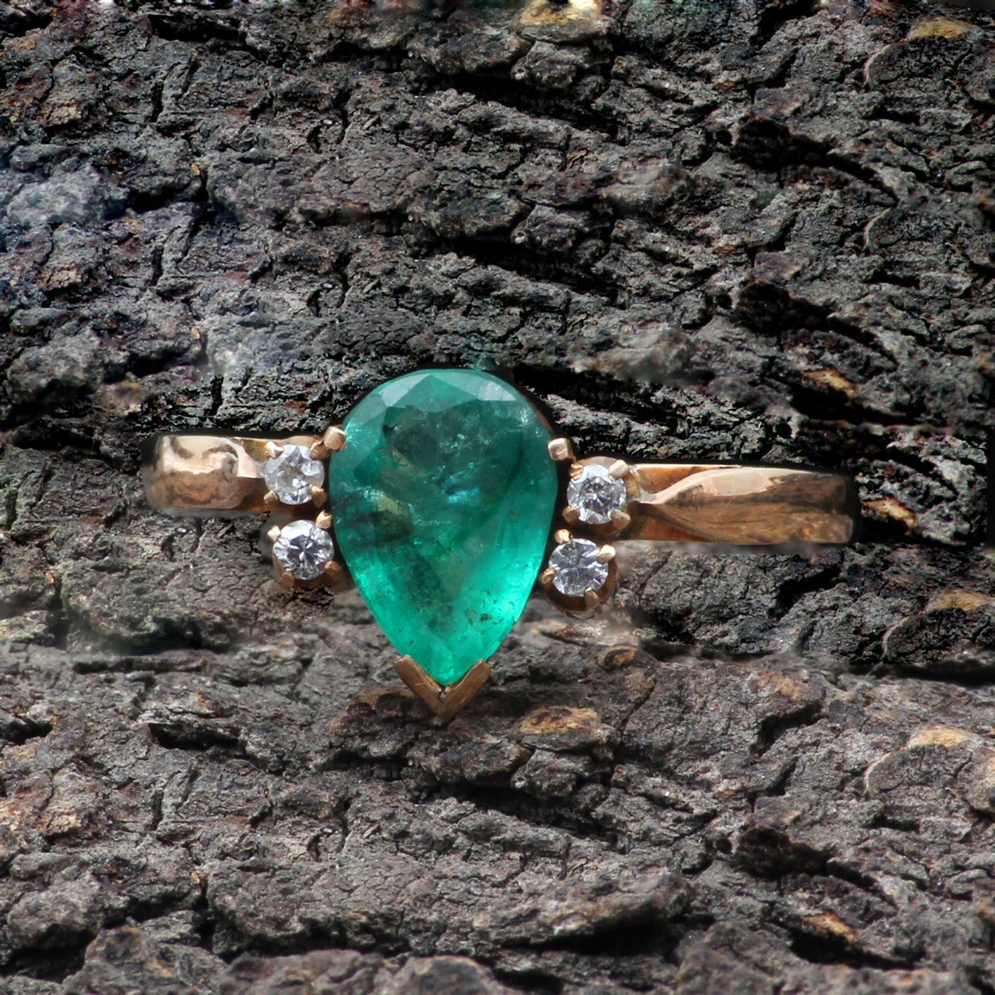 Emerald And Diamonds Gold Ring