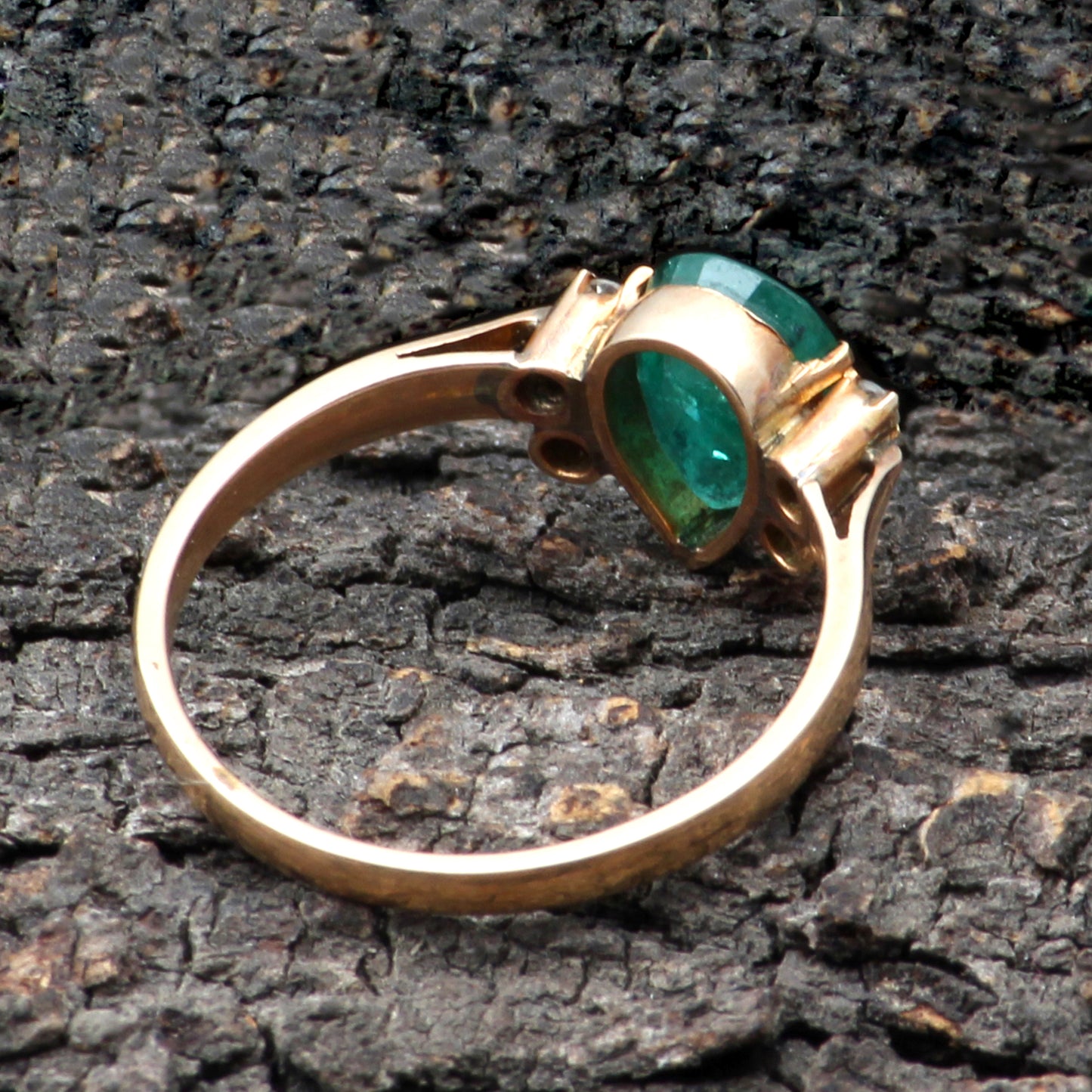 Emerald And Diamonds Gold Ring