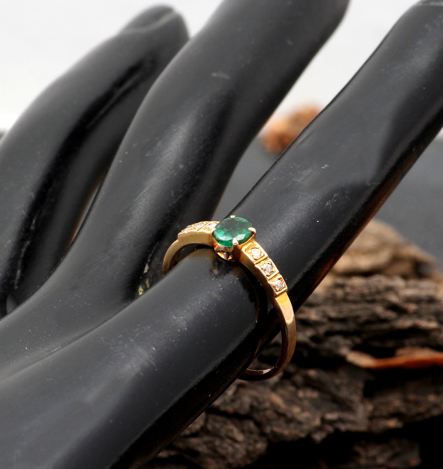 Emerald And Diamonds Gold Ring