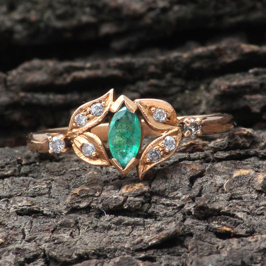 Emerald And Diamonds Gold Ring