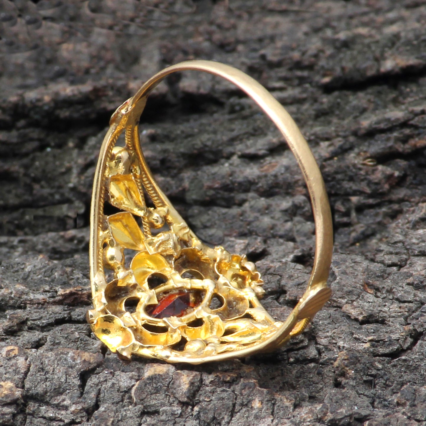 Zircon Gold Ring