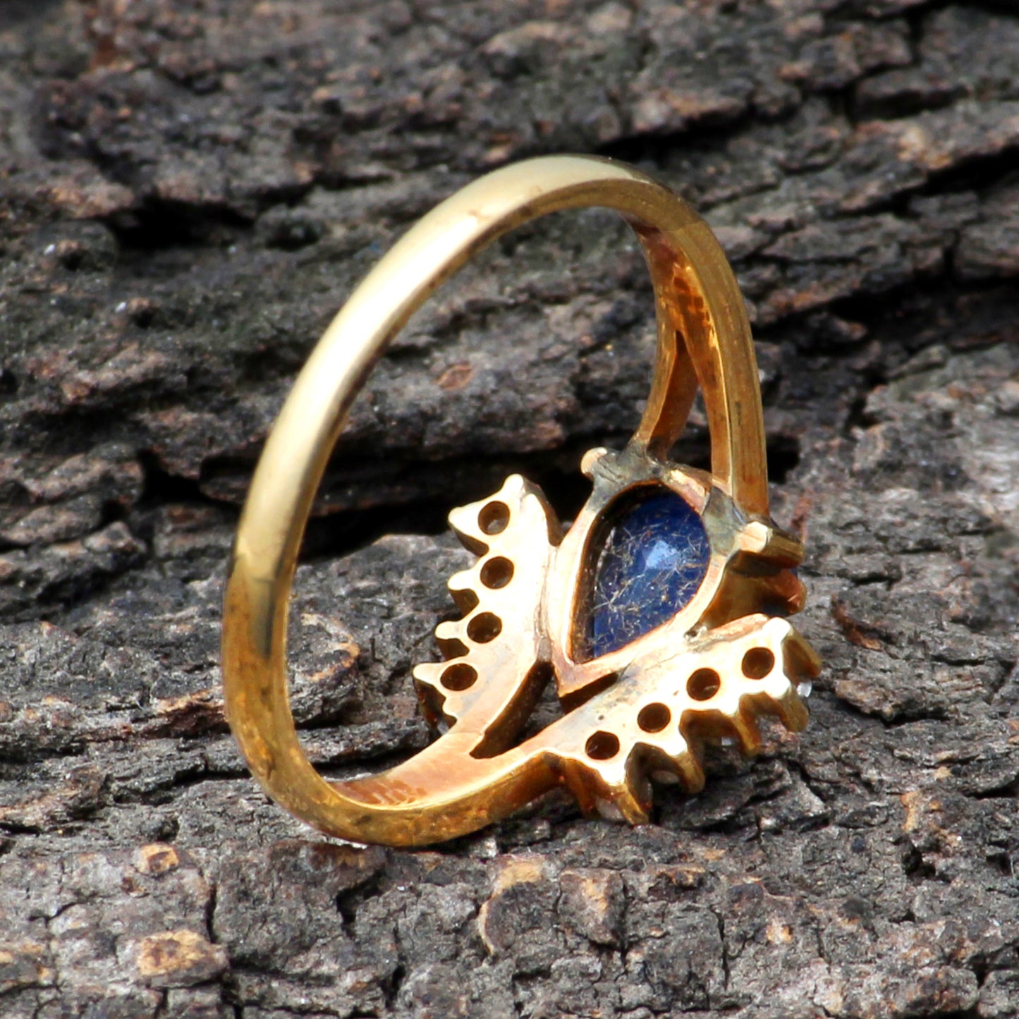 Sapphire And Diamonds Gold Ring