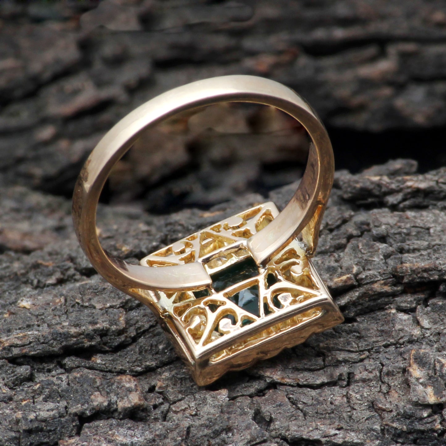 Emerald And Diamonds Gold Ring