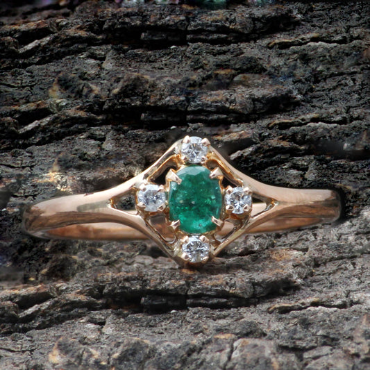 Emerald And Diamonds Gold Ring