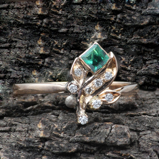 Emerald And Diamonds Gold Ring