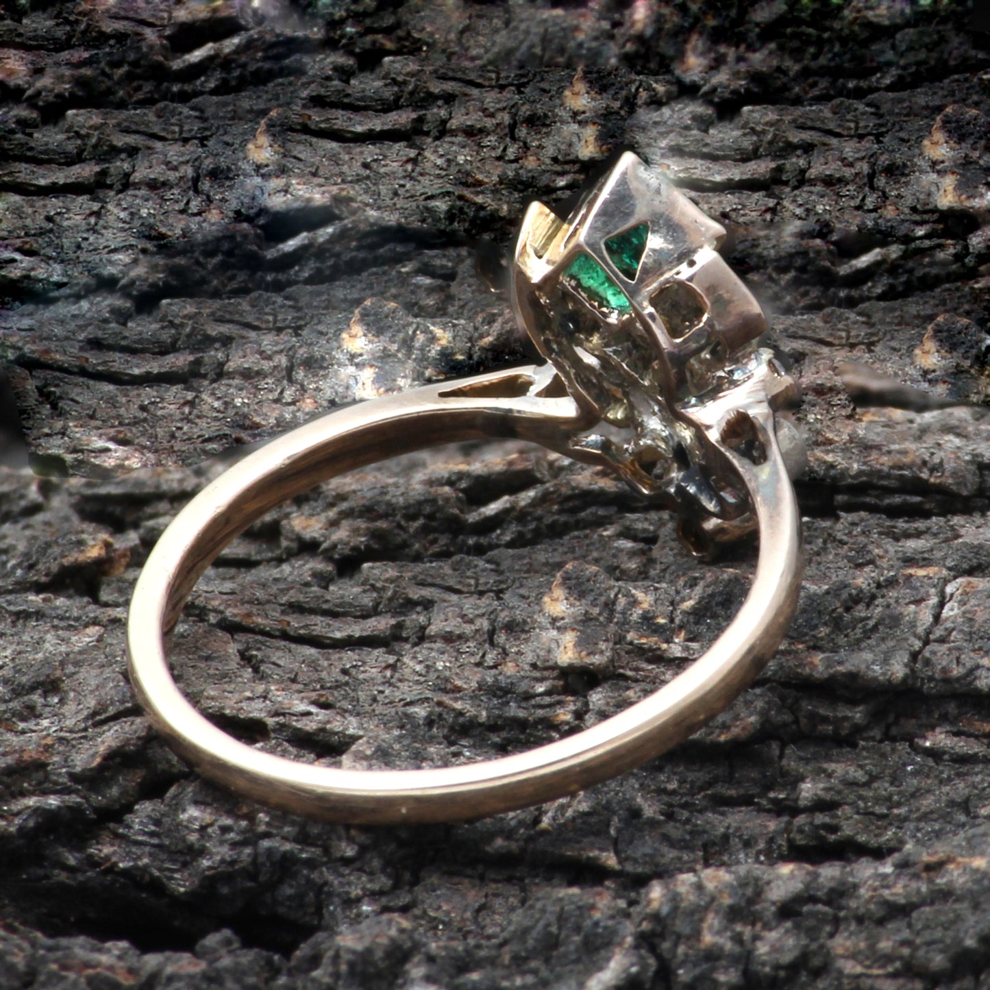 Emerald And Diamonds Gold Ring