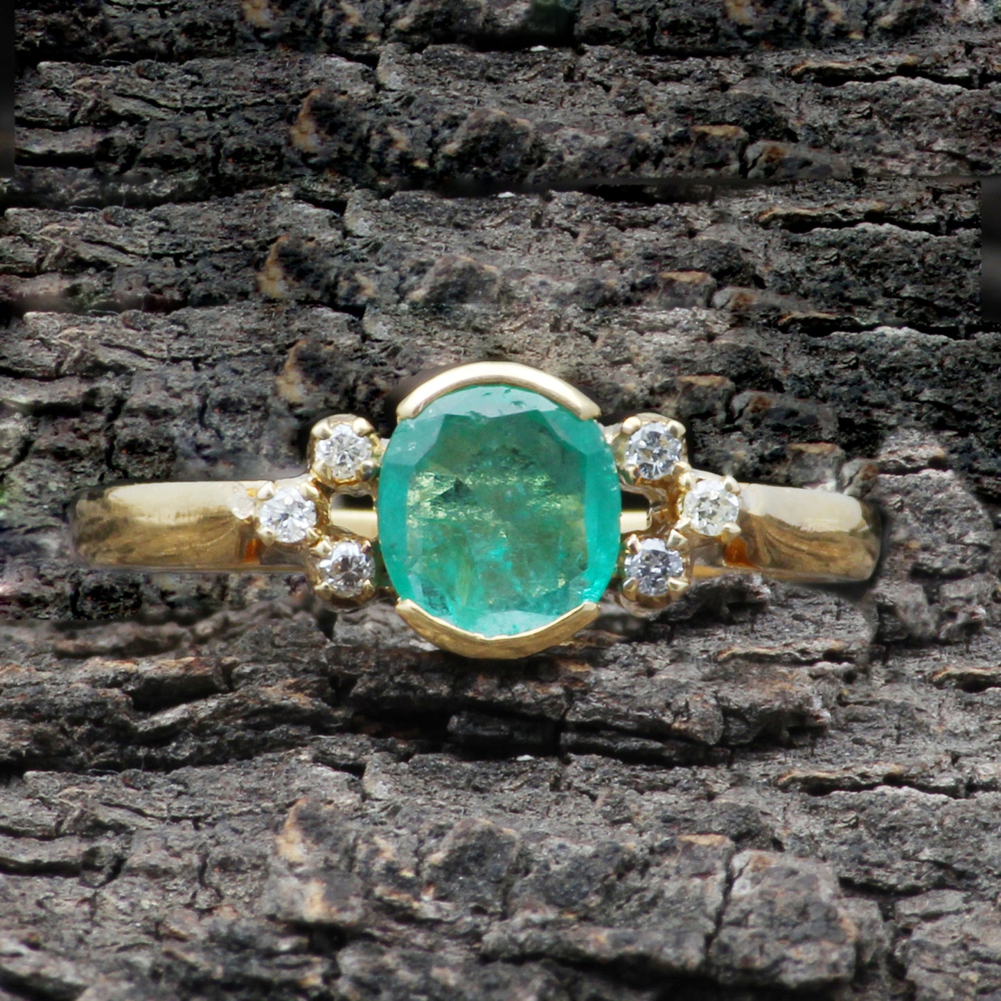 Emerald And Diamonds Gold Ring