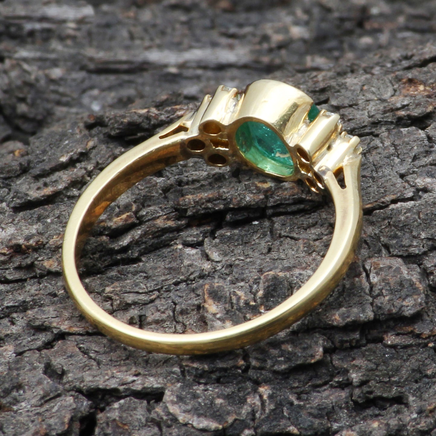 Emerald And Diamonds Gold Ring