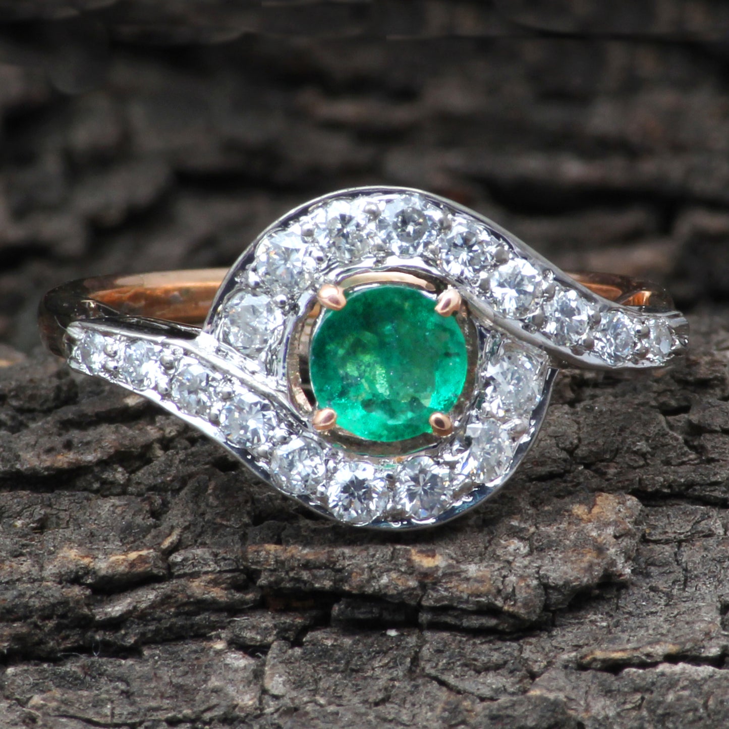 Emerald And Diamonds Gold Ring