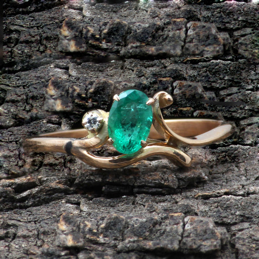 Emerald And Diamonds Gold Ring