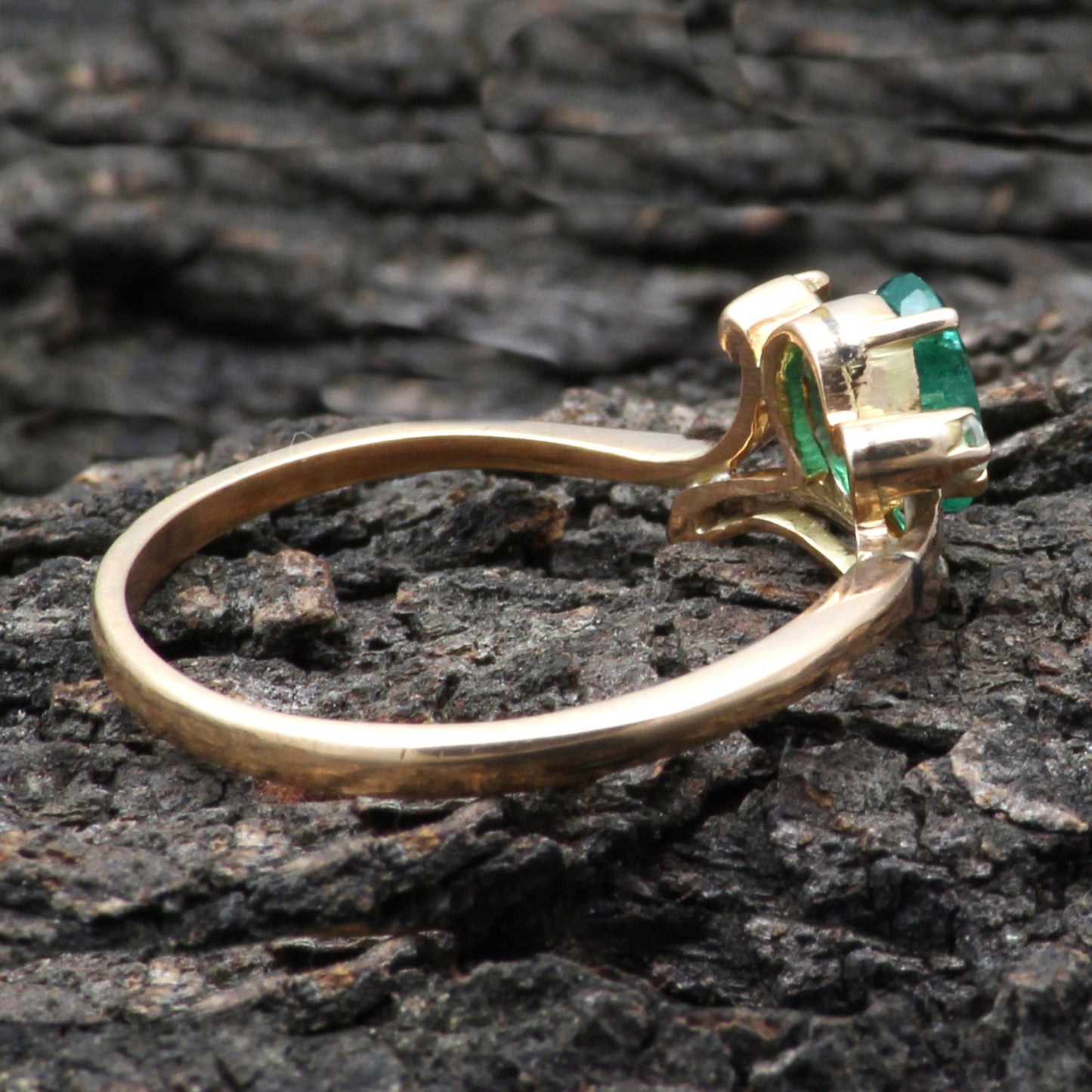 Emerald And Diamonds Gold Ring