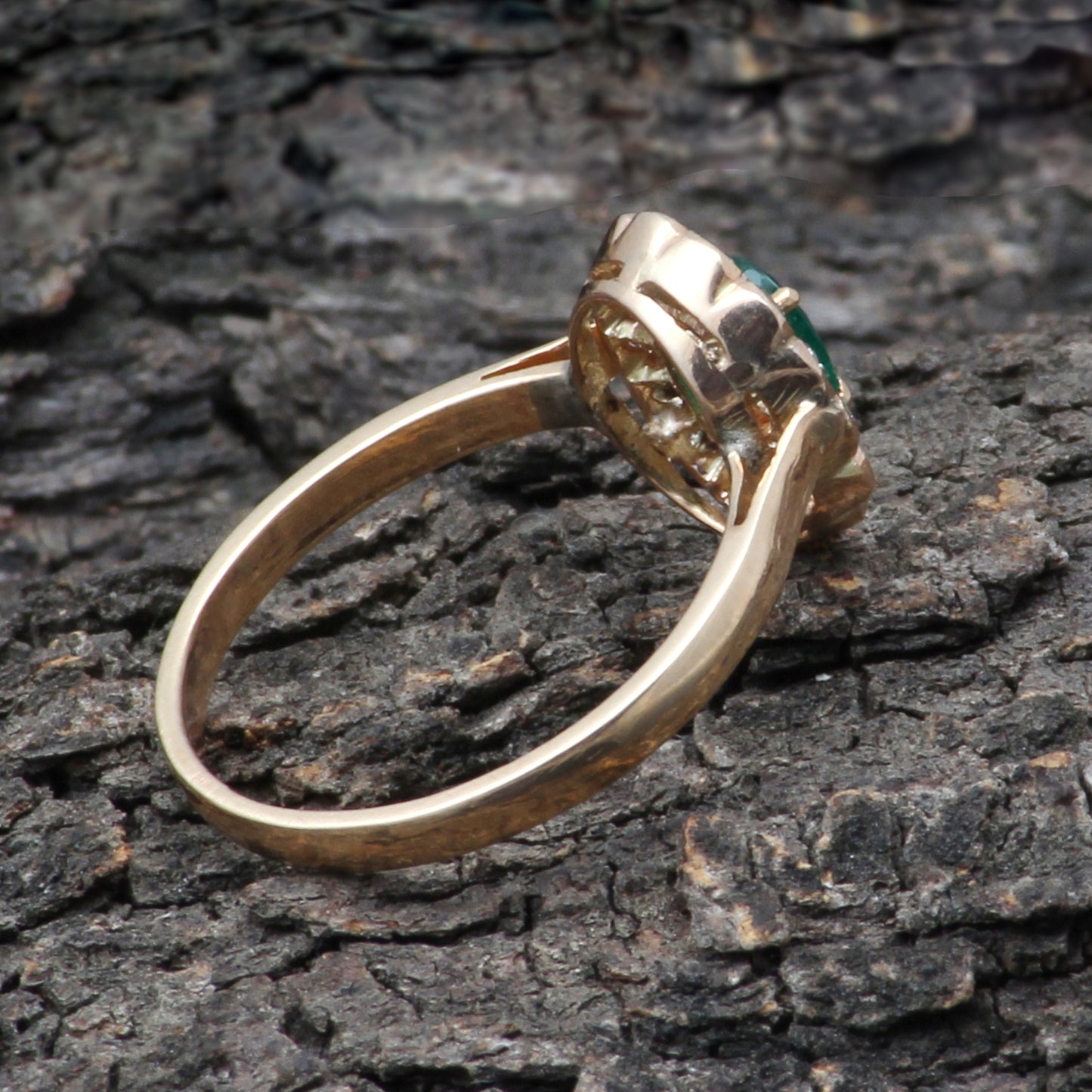 Emerald And Diamonds Gold Ring