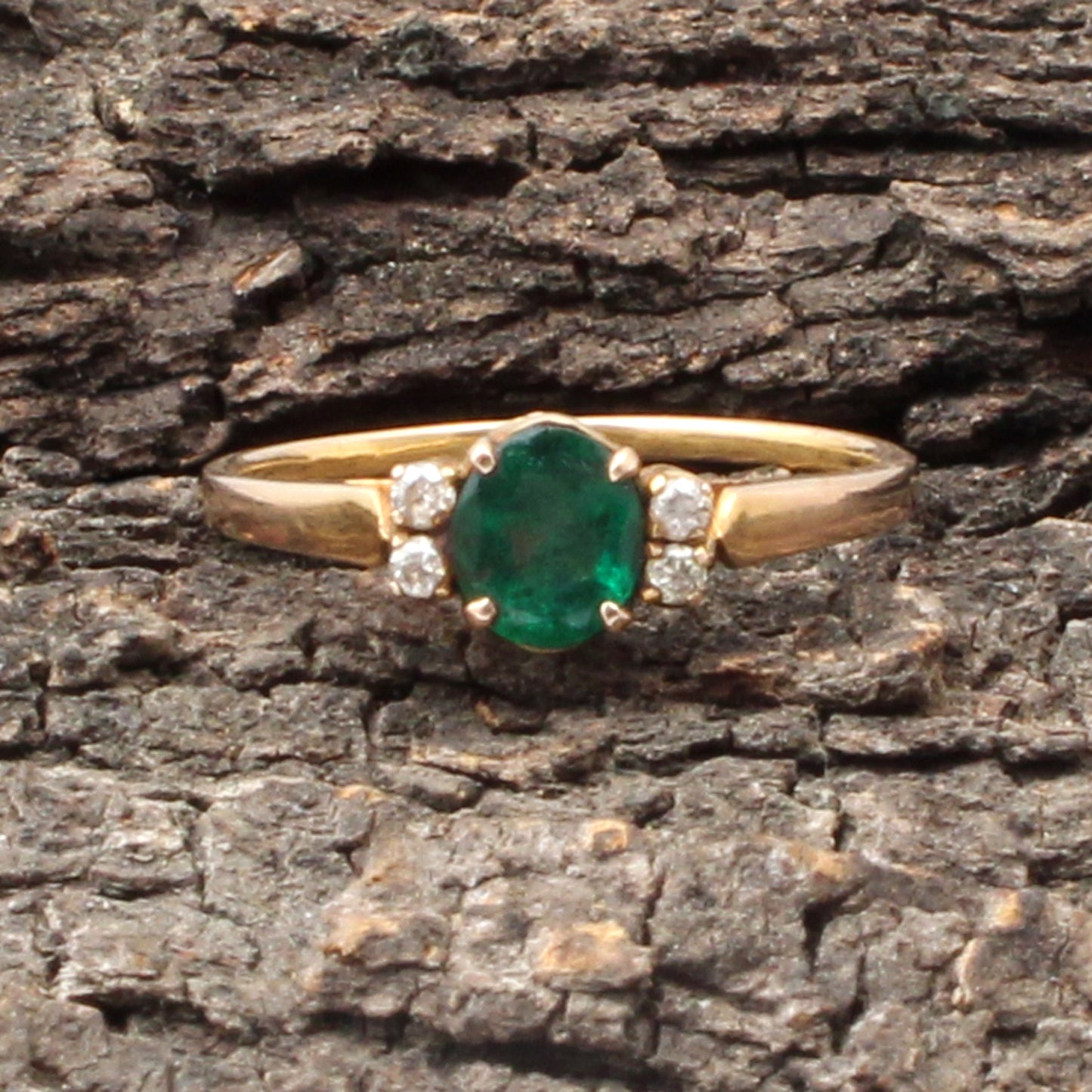 Emerald And Diamonds Gold Ring