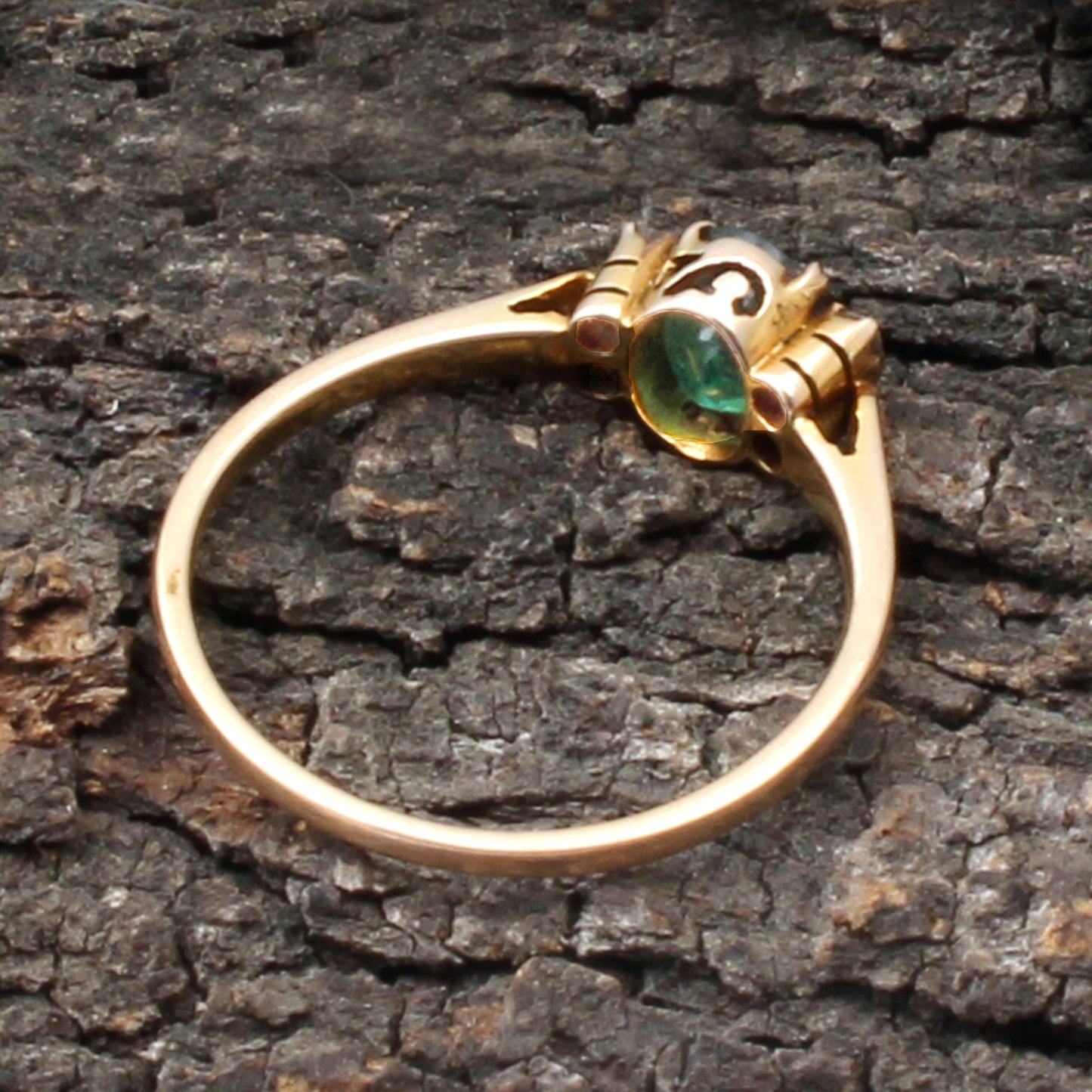 Emerald And Diamonds Gold Ring