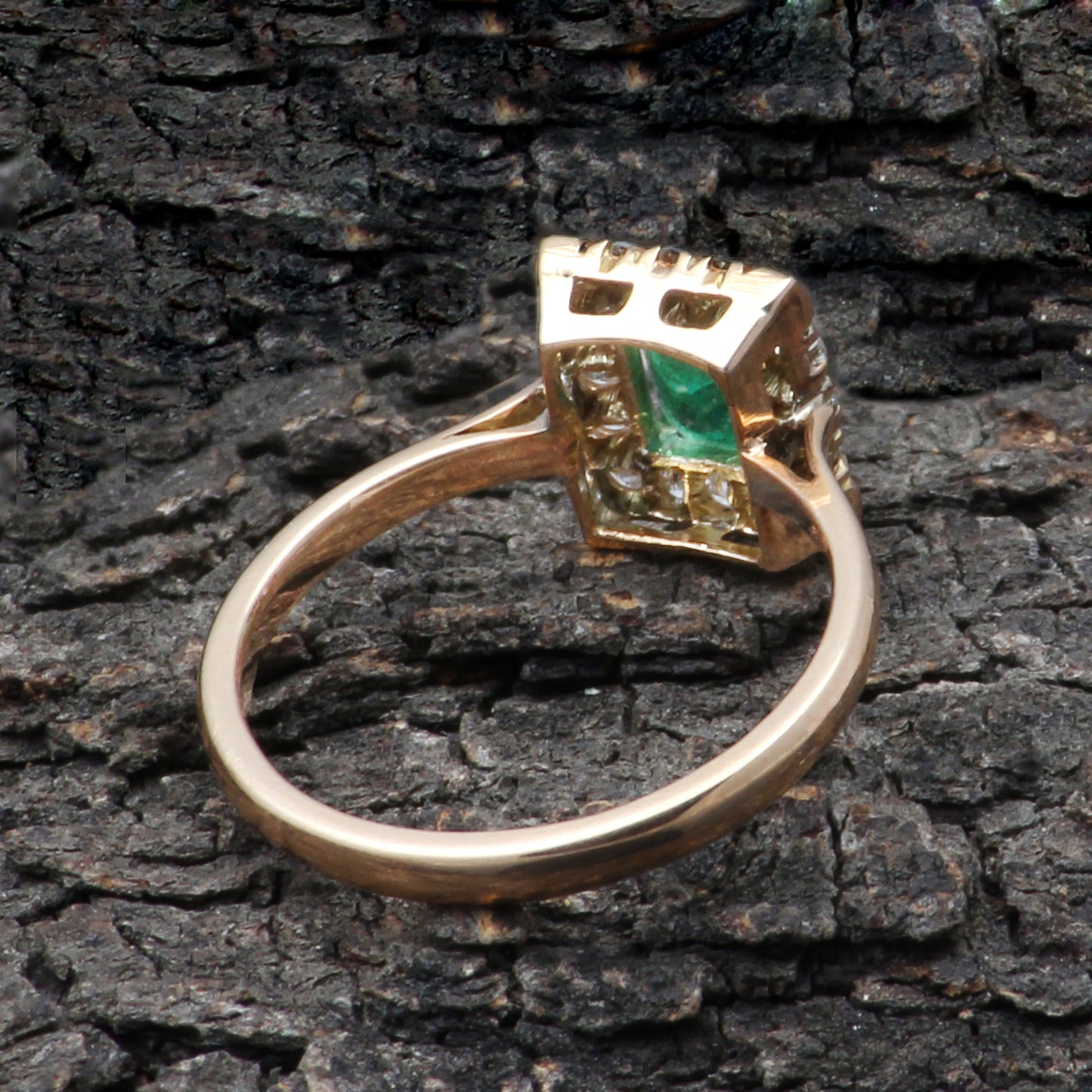 Emerald And Diamonds Gold Ring