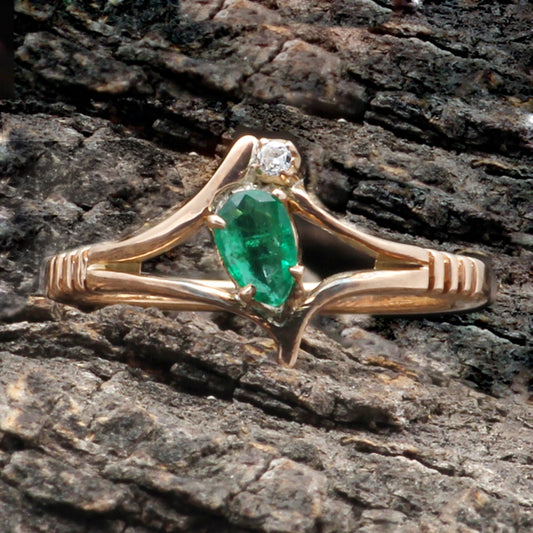 Emerald And Diamonds Gold Ring