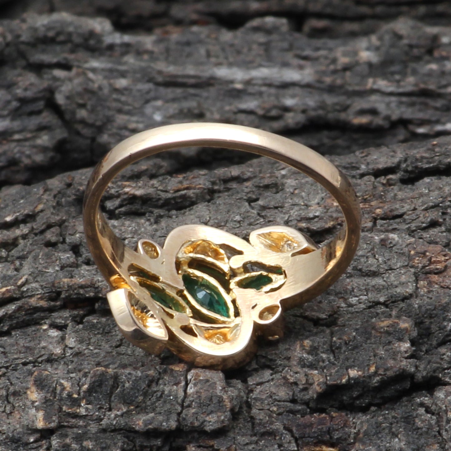 Emerald And Diamonds Gold Ring