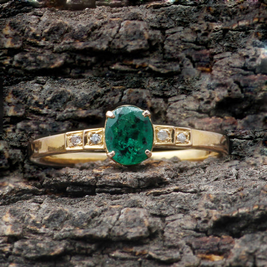 Emerald And Diamonds Gold Ring