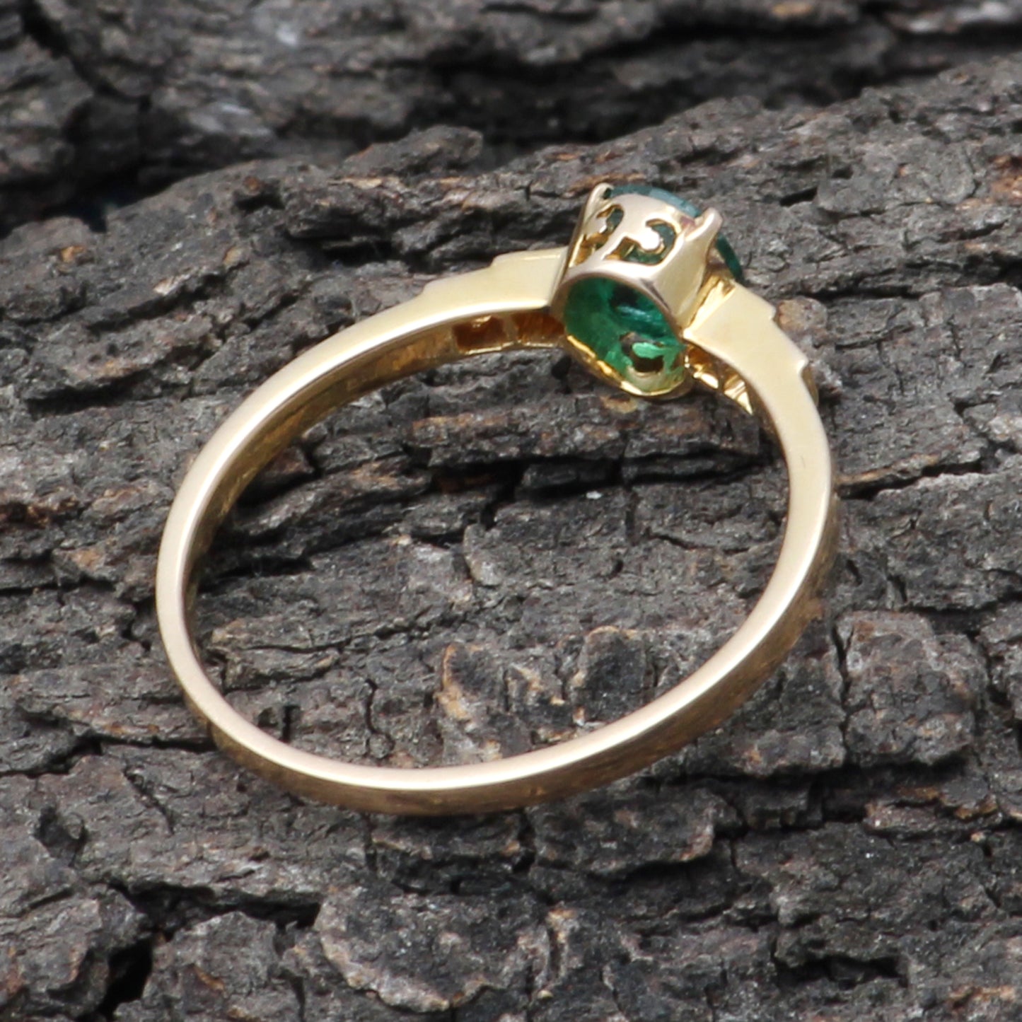 Emerald And Diamonds Gold Ring