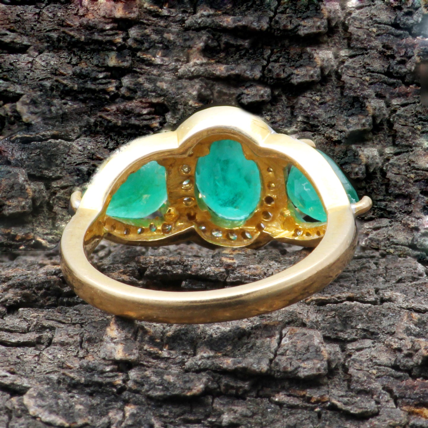 Emerald And Diamonds Gold Ring