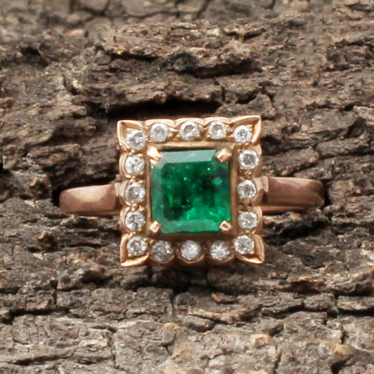 Emerald And Diamonds Gold Ring