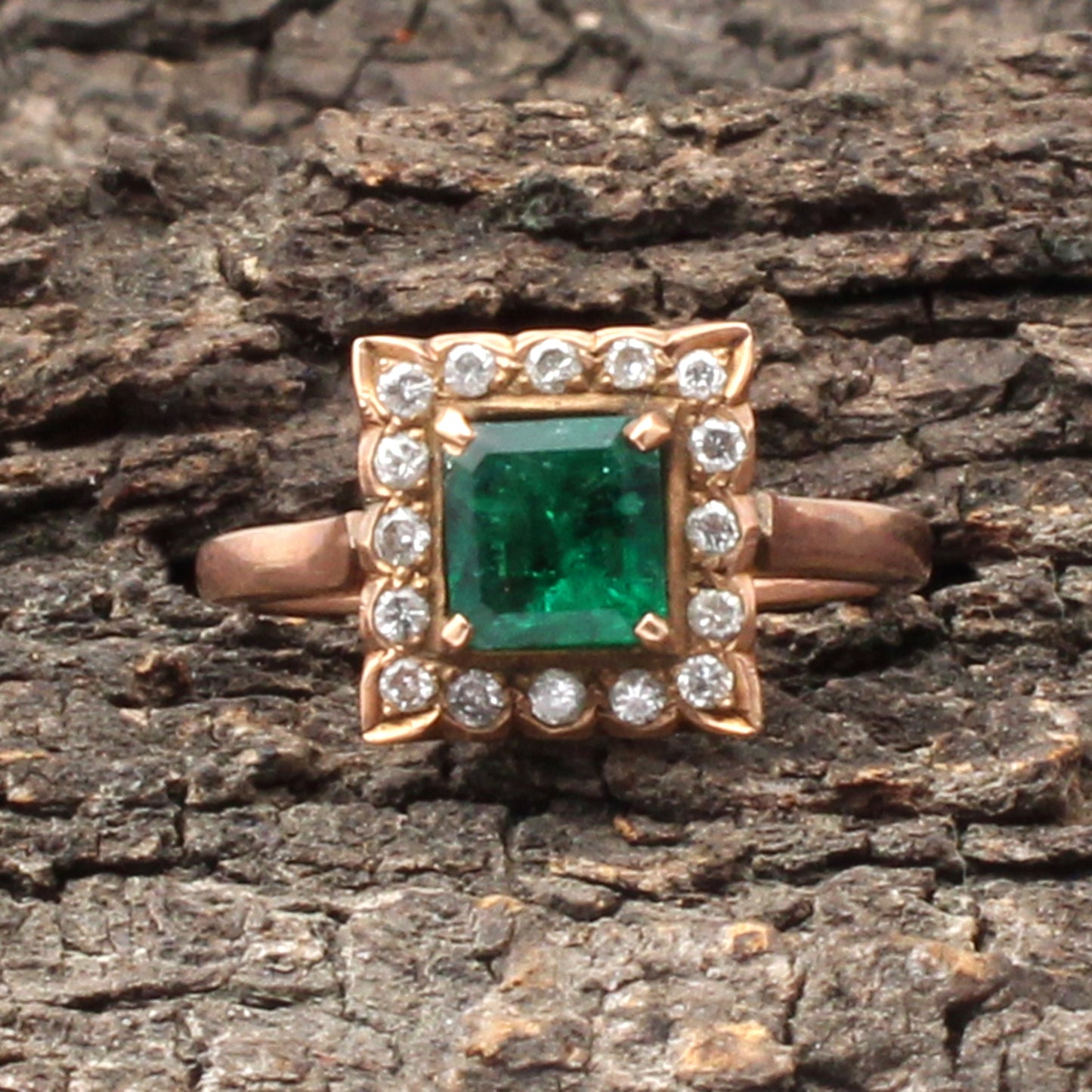 Emerald And Diamonds Gold Ring