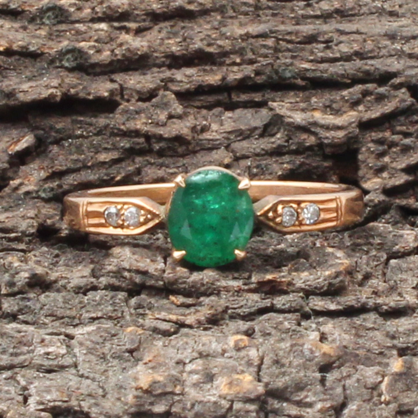 Emerald And Diamonds Gold Ring