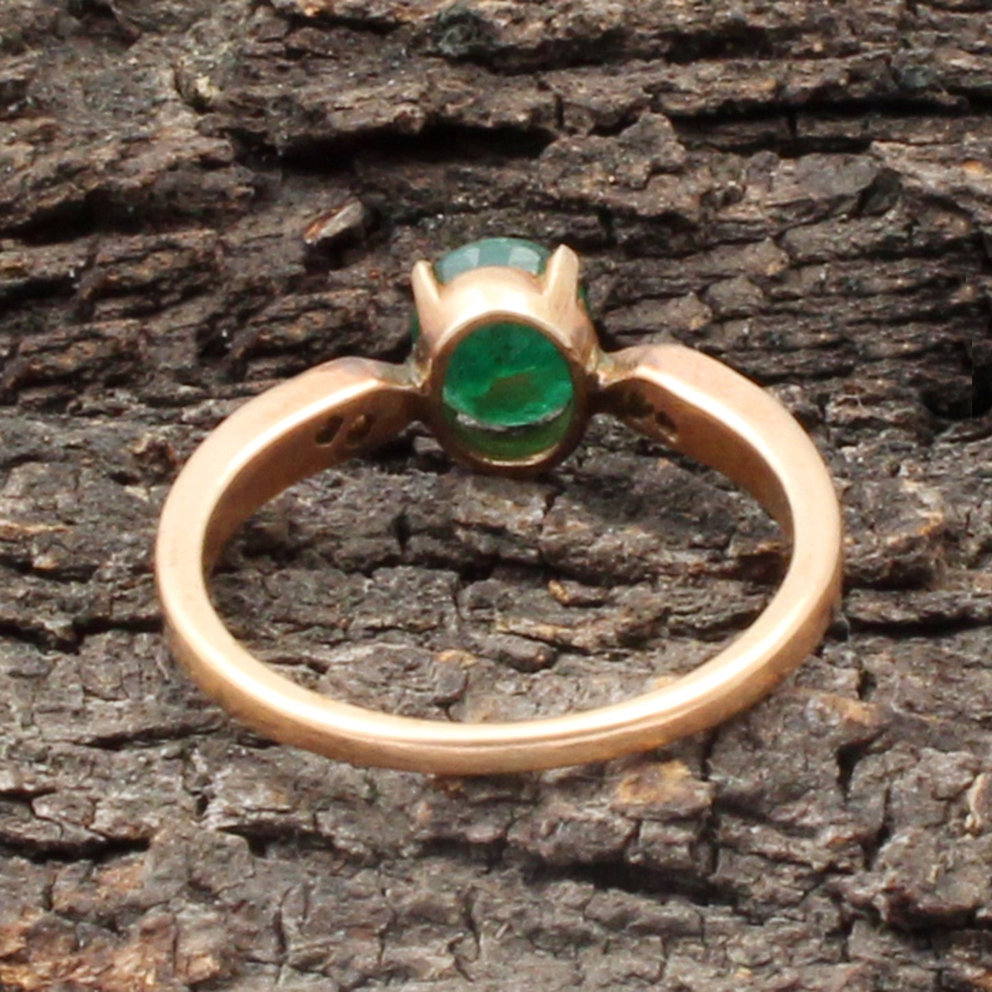 Emerald And Diamonds Gold Ring