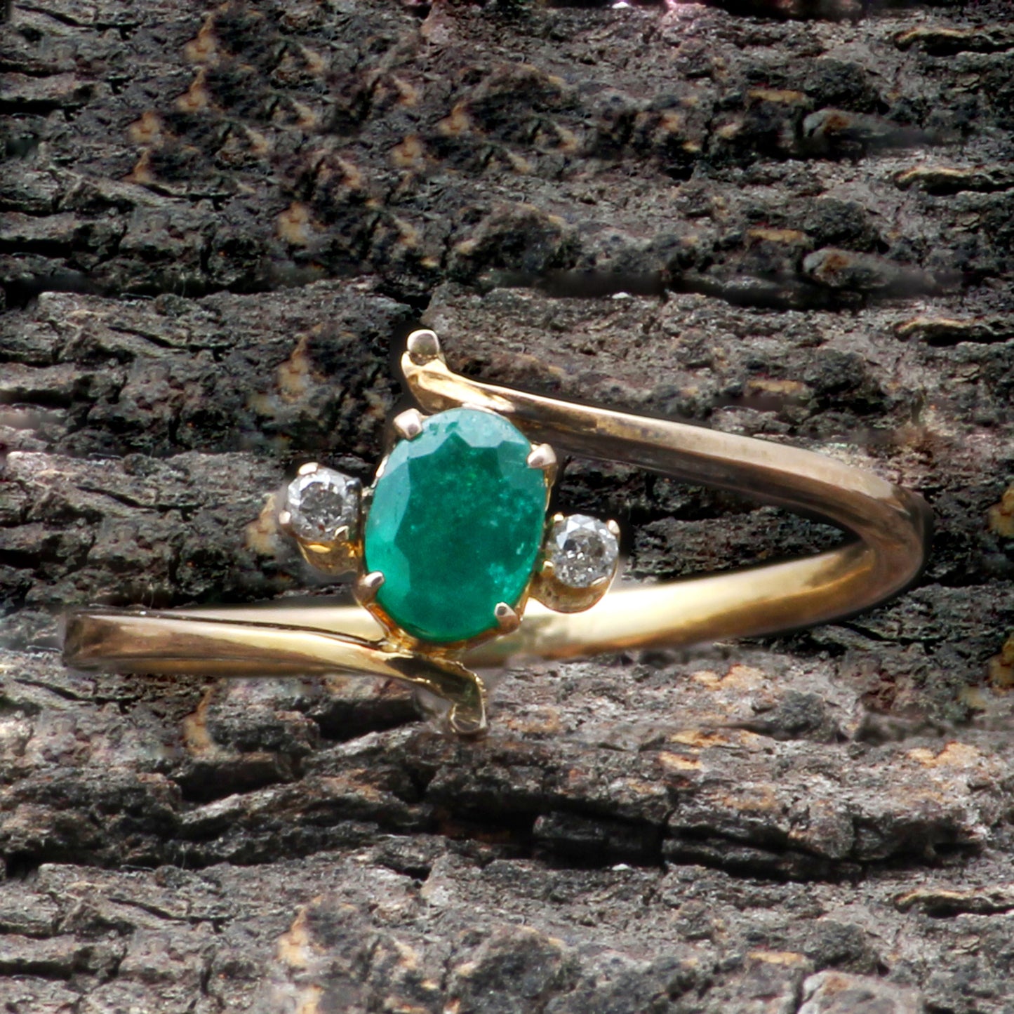 Emerald And Diamonds Gold Ring