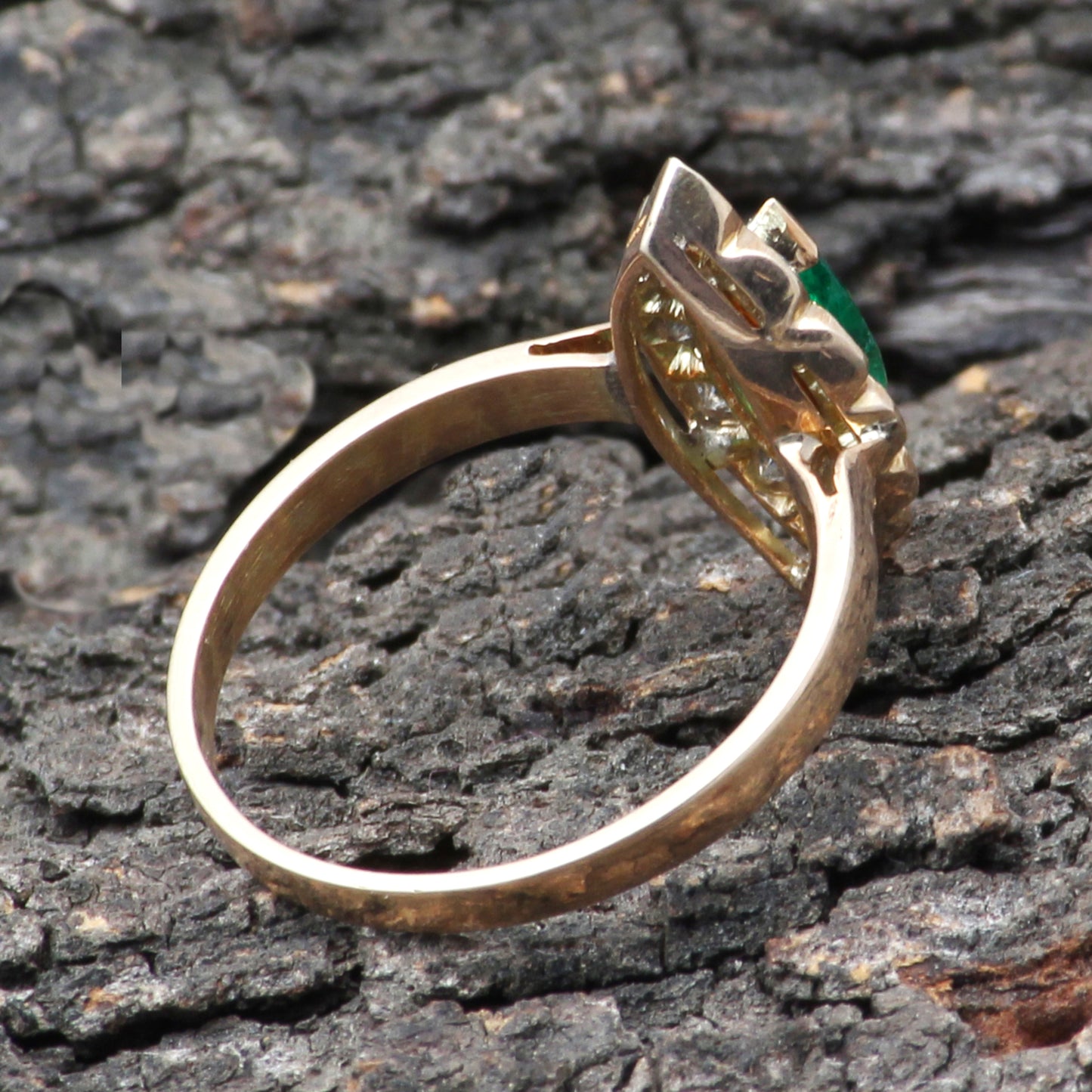 Emerald(Brazil) And Diamonds Gold Ring