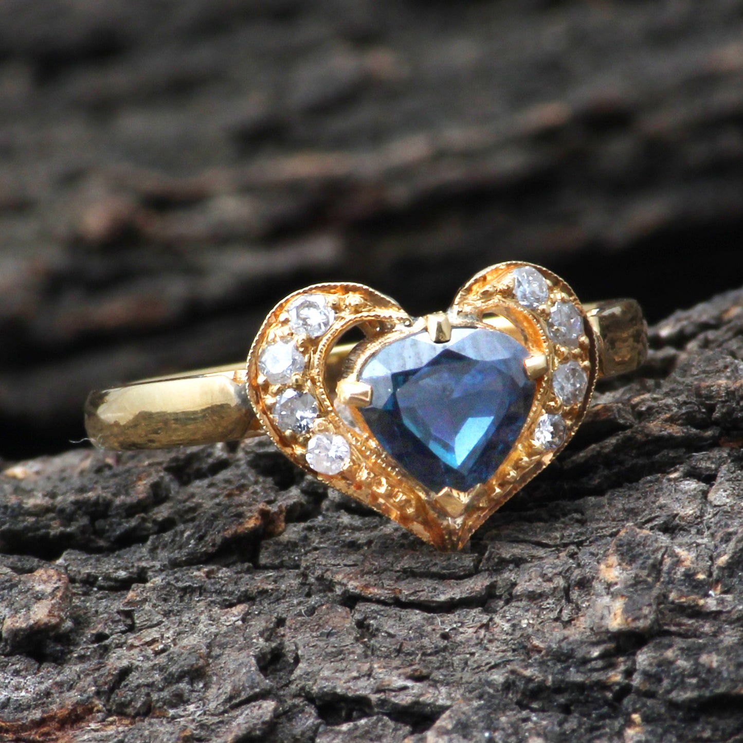 Sapphire(Natural) And Diamonds Gold Ring