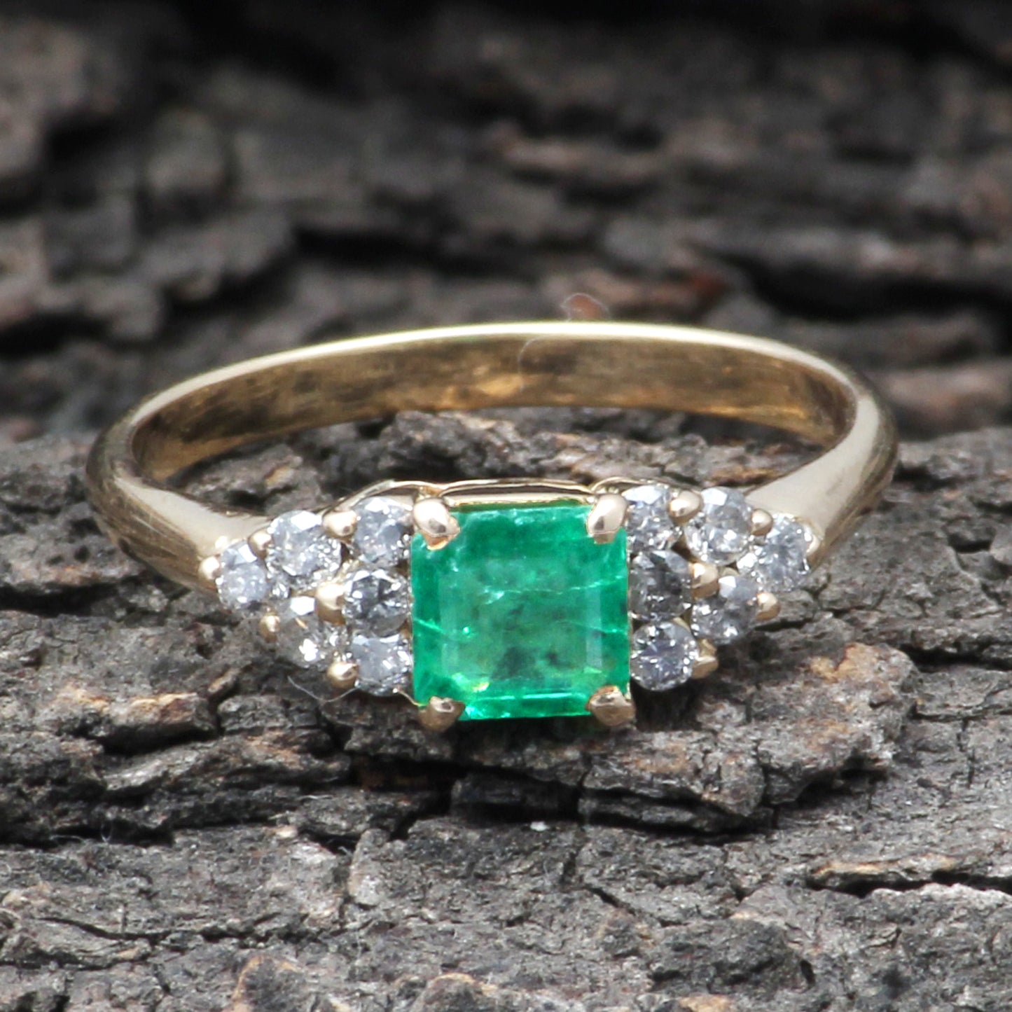 Emerald And Diamonds Gold Ring